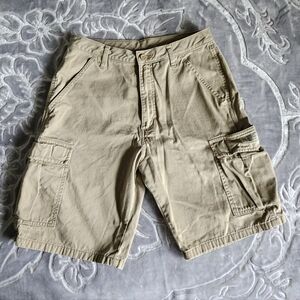Wrangler Tan Cargo Shorts with Multiple Pockets